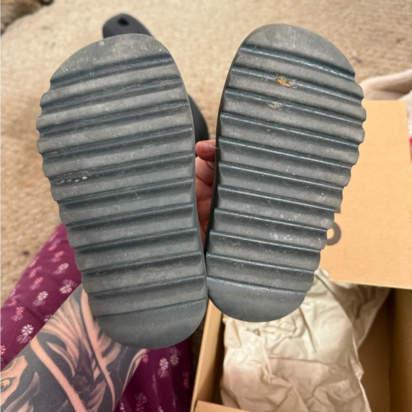 Adidas Yeezy Slide in Gray - Picture 3 of 3